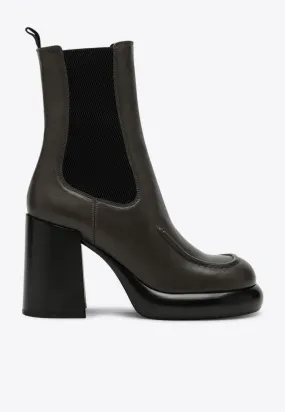 95 Calf Leather Chelsea Boots