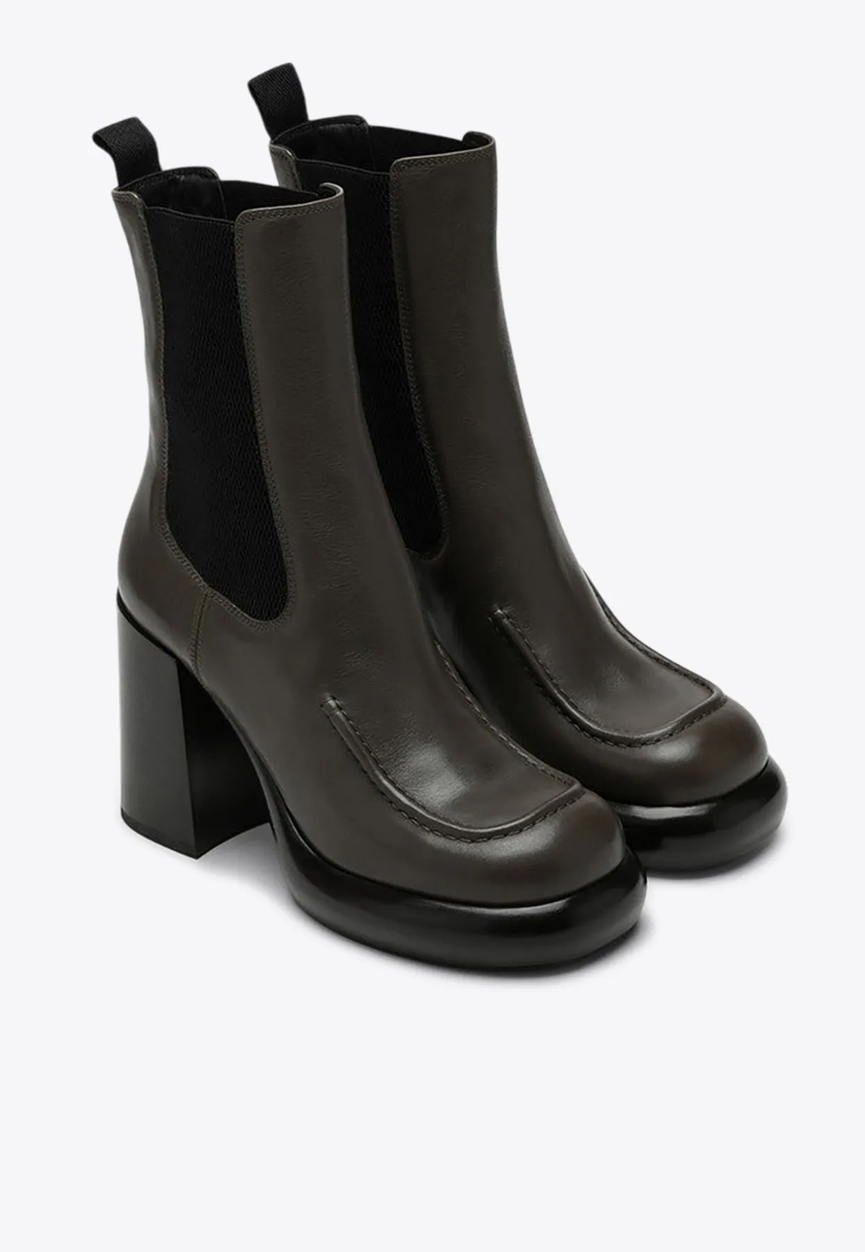 95 Calf Leather Chelsea Boots