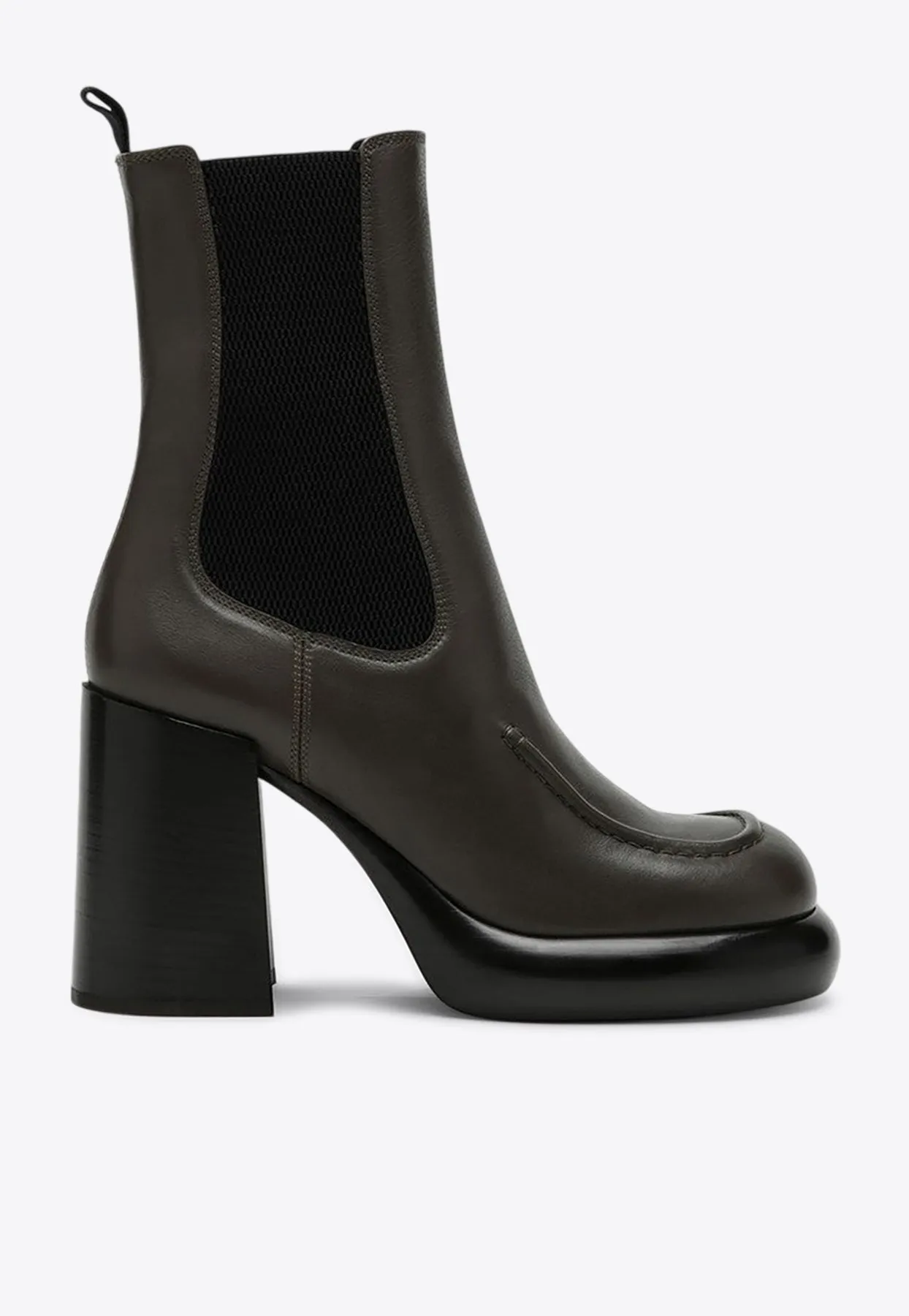 95 Calf Leather Chelsea Boots
