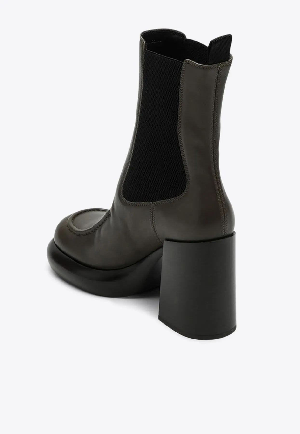 95 Calf Leather Chelsea Boots