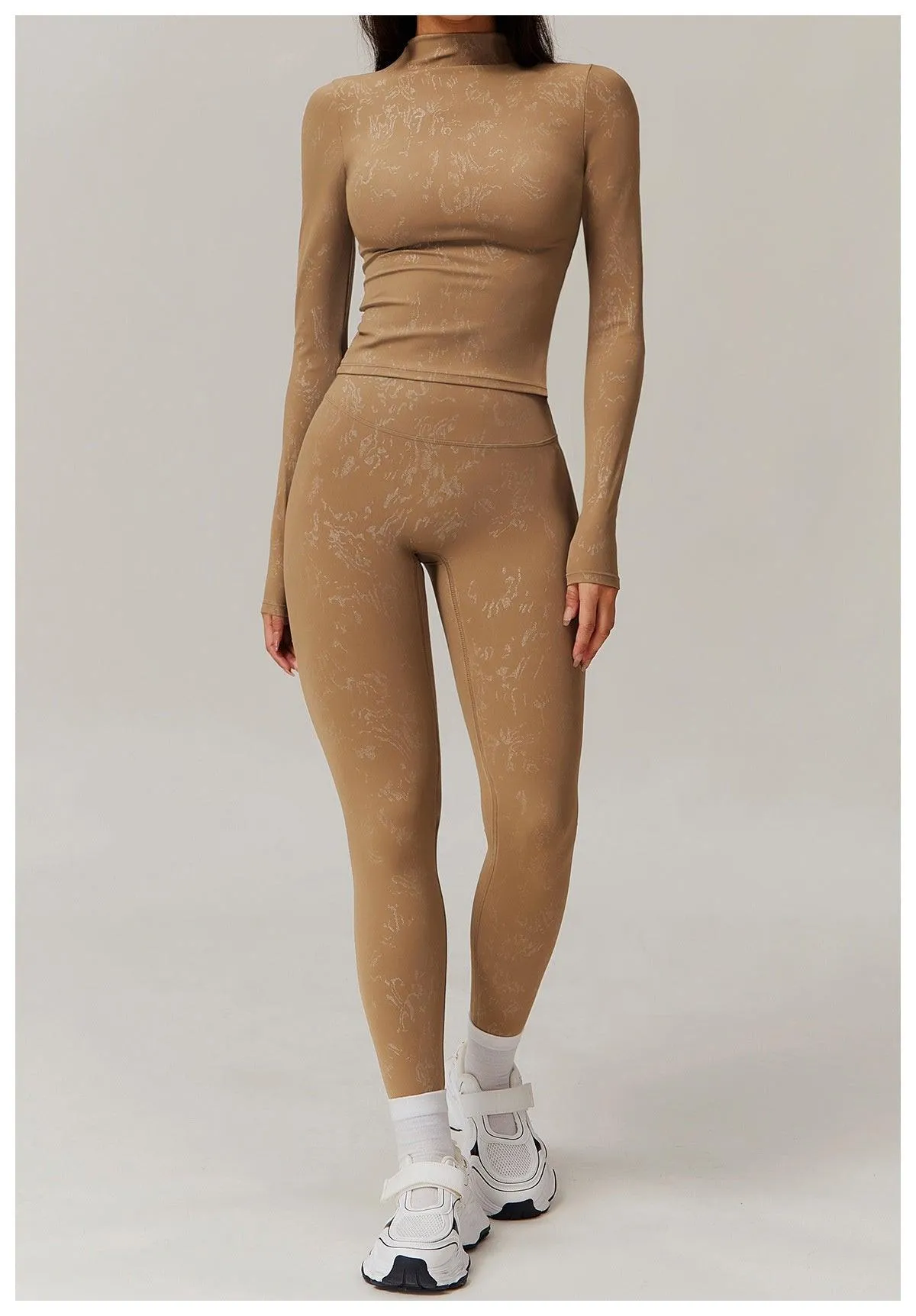 Bronzing Yoga Top Long sleeved Top – Stylish Activewear for Fitness and Beyond