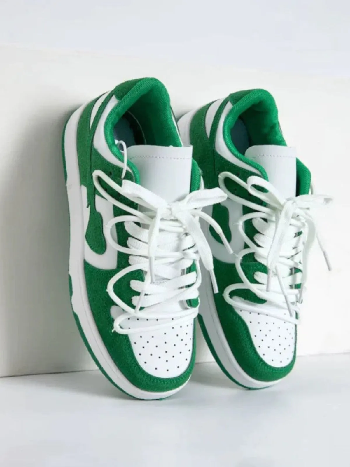 Elamora Heartbeat Sneakers