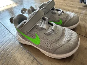 Nike gray sneakers Green check - size Shoes:           7 & 7.5 (Little Kid)