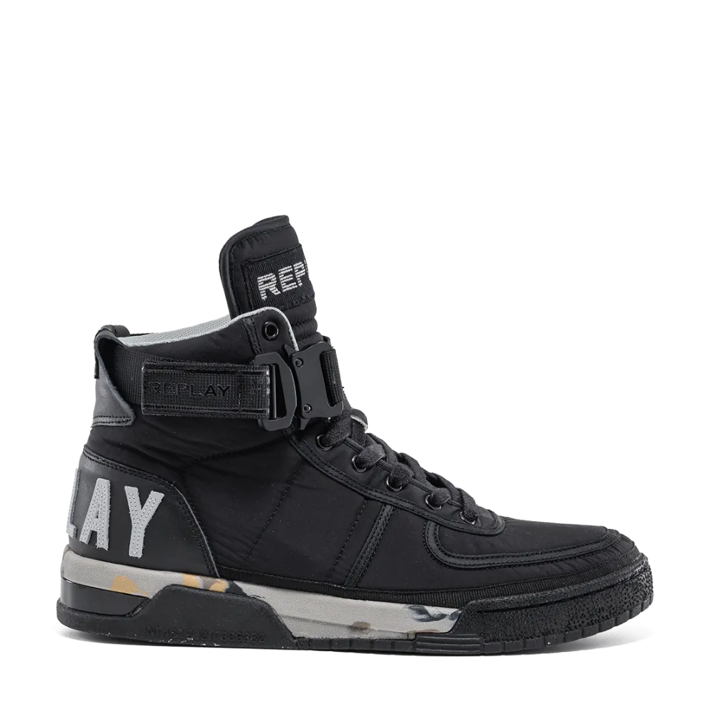 Notorius Sneakers in Black