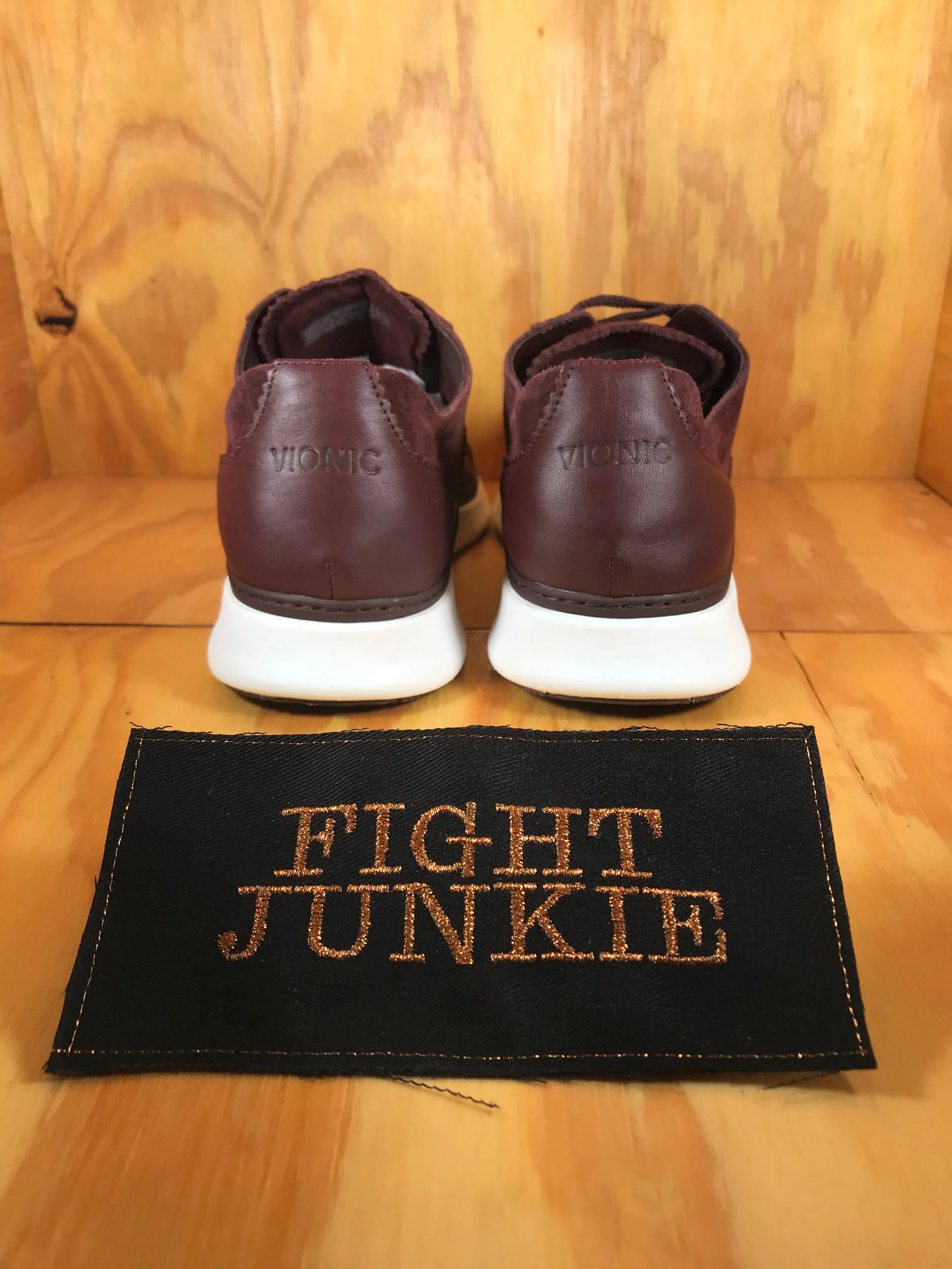 VIONIC FRESH TAYLOR Women's Size 9.5 Suede Walking Shoes Sneakers Burgundy