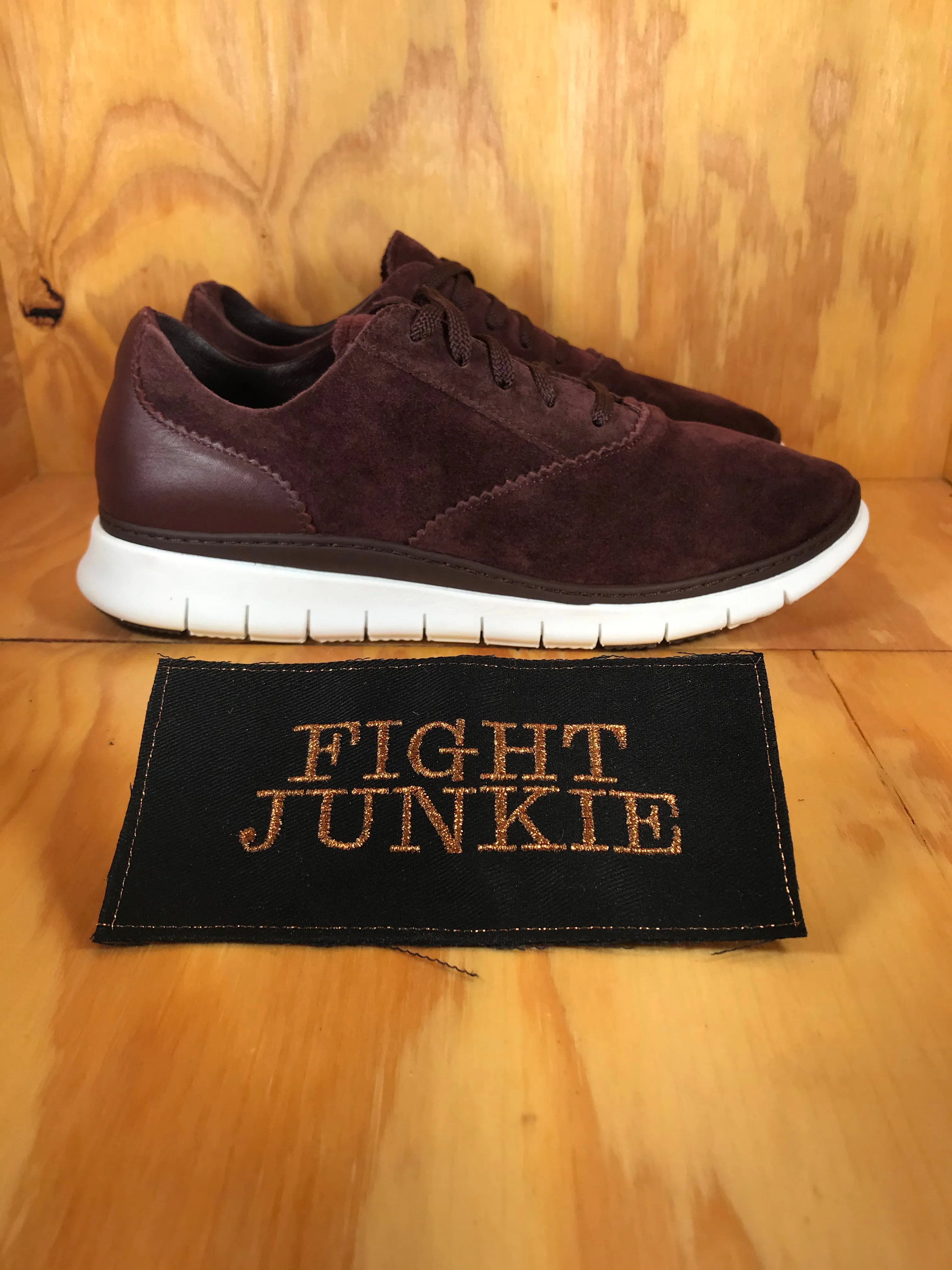 VIONIC FRESH TAYLOR Women's Size 9.5 Suede Walking Shoes Sneakers Burgundy