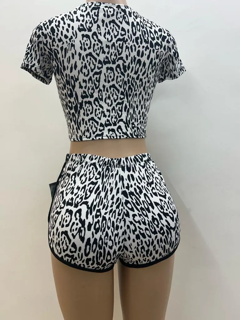 Women's Animal Print 2 Piece Outfits, Sleeved Crop Top and Shorts Two Piece Set
